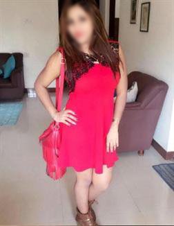 Pinky 22 year female call girls in delhi